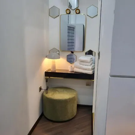 La Maison Des Fleurs Free Parking *