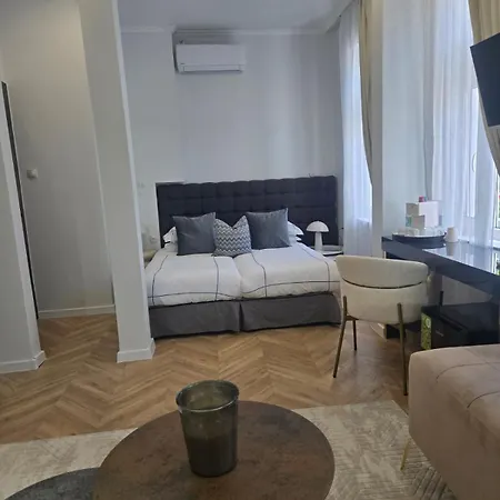 La Maison Des Fleurs Apartamento Pazardzhik