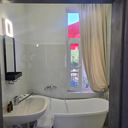 La Maison Des Fleurs Free Parking