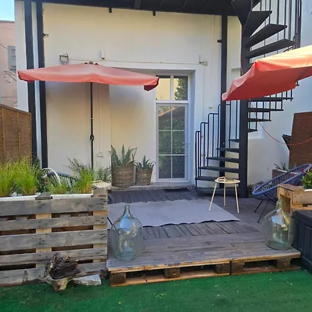 Апартамент La Maison Des Fleurs Free Parking