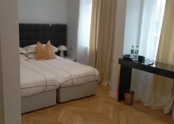 La Maison Des Fleurs Free Parking *