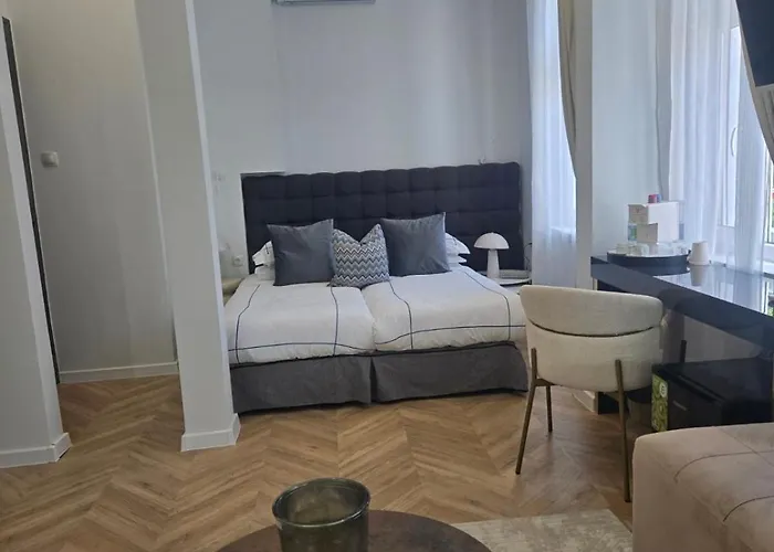 La Maison Des Fleurs Free Parking Appartement Pazardzhik