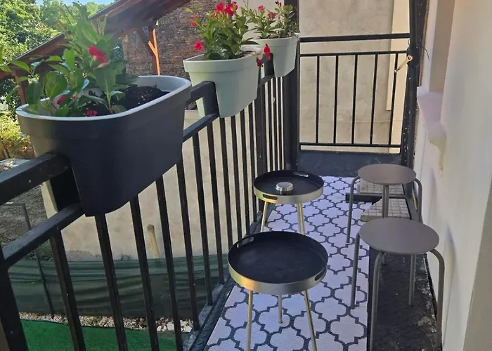 La Maison Des Fleurs Free Parking